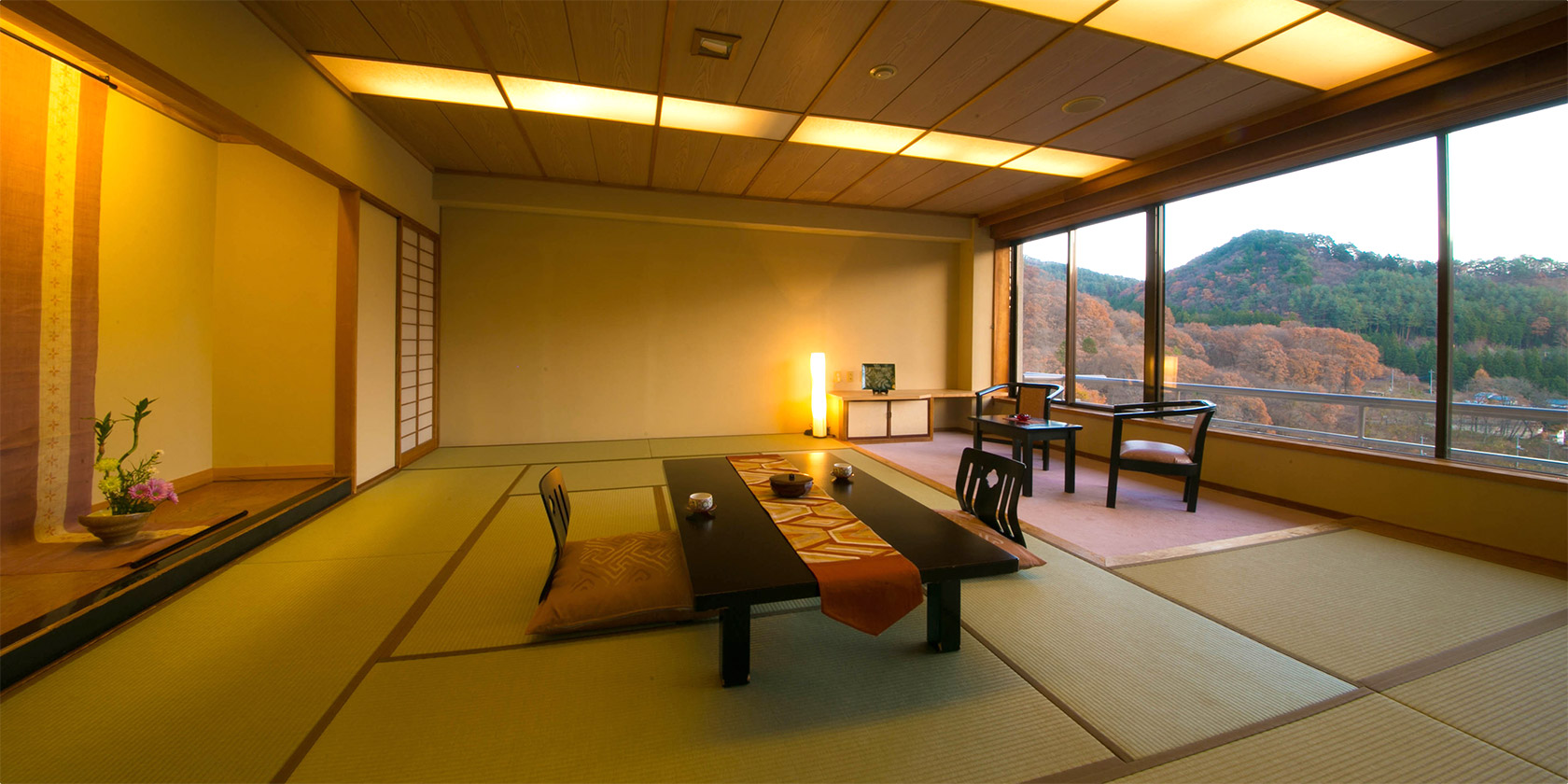 本館広めの和室14畳・檜の内風呂付和室1